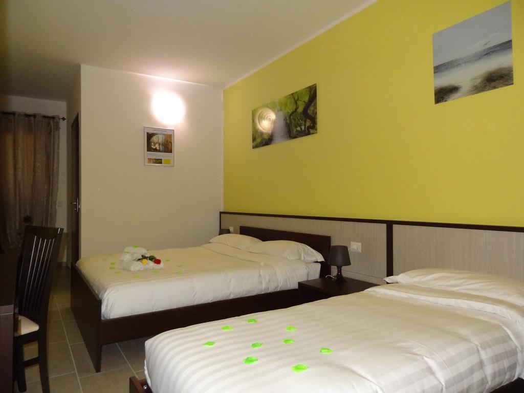 Affittacamere Rooms Di Matteo San Paolo di Iesi Экстерьер фото