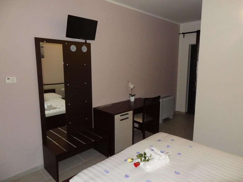 Affittacamere Rooms Di Matteo San Paolo di Iesi Экстерьер фото